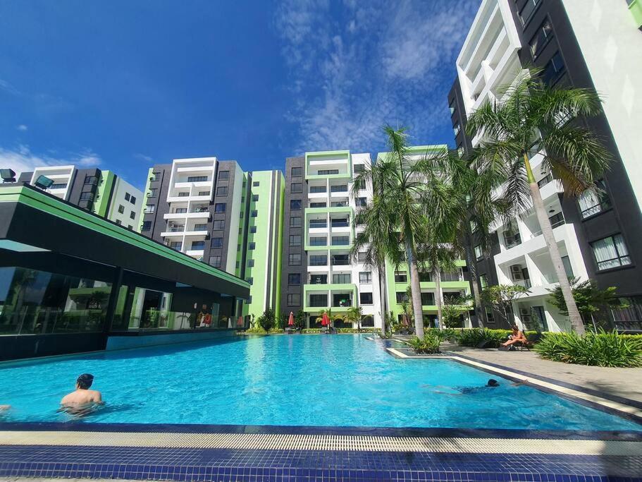 Manhattan With Water Park And Pool View Apartment Ipoh