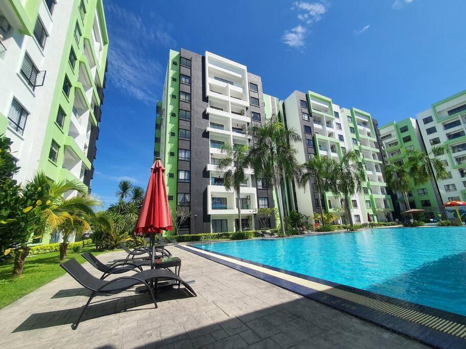 Manhattan With Water Park And Pool View Apartment