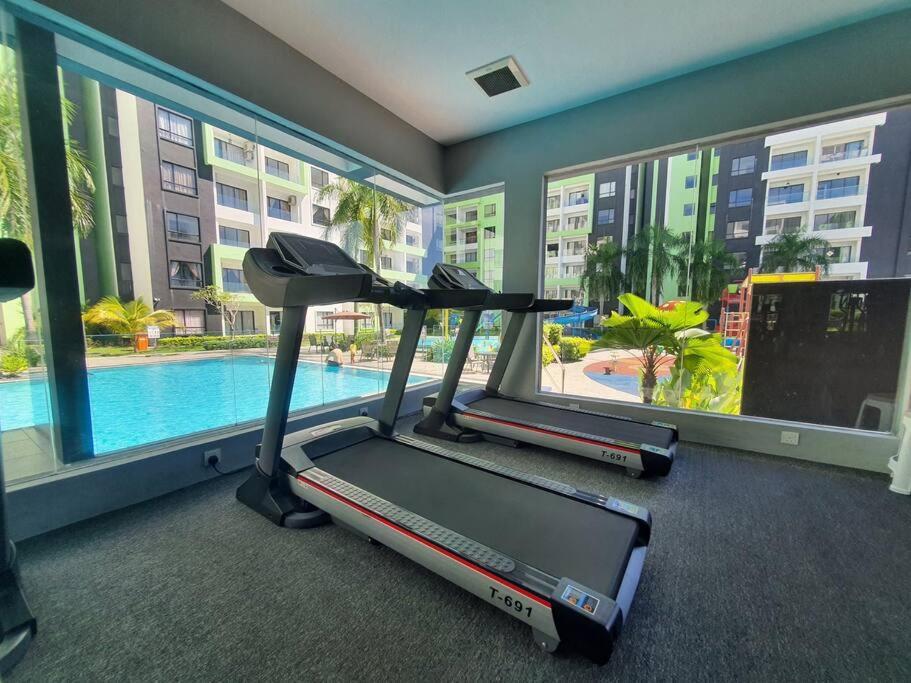 Apartment Manhattan With Water Park And Pool View